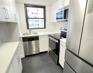 East 69 Street - Photo Thumbnail 8