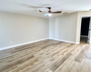 5313 Cordgrass Bend Lane - Photo Thumbnail 9