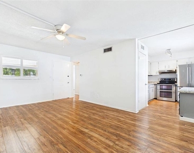 325 Sky Loch Drive W - Photo Thumbnail 8