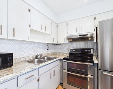 325 Sky Loch Drive W - Photo Thumbnail 13