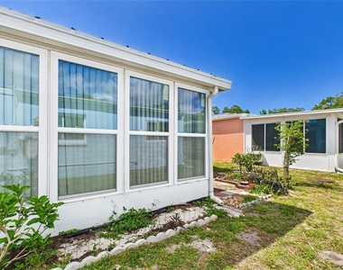 325 Sky Loch Drive W - Photo Thumbnail 29