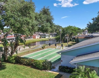 325 Sky Loch Drive W - Photo Thumbnail 33