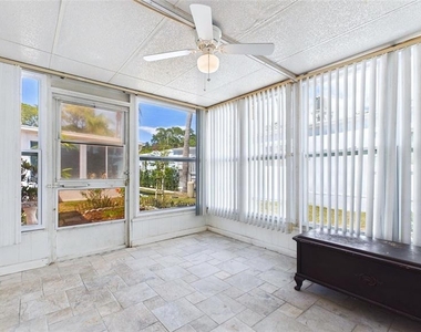 325 Sky Loch Drive W - Photo Thumbnail 23