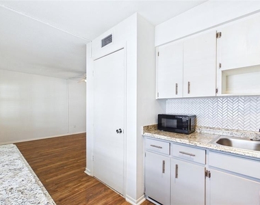 325 Sky Loch Drive W - Photo Thumbnail 14