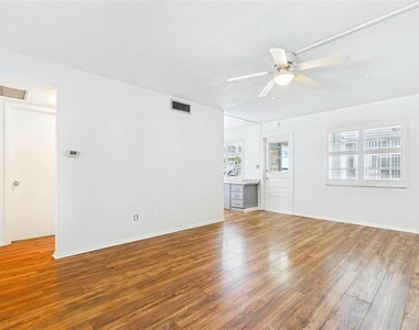 325 Sky Loch Drive W - Photo Thumbnail 6