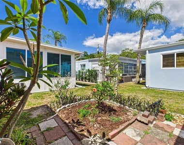 325 Sky Loch Drive W - Photo Thumbnail 27