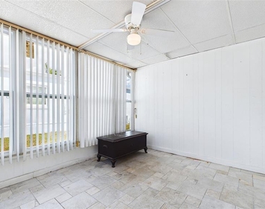 325 Sky Loch Drive W - Photo Thumbnail 22