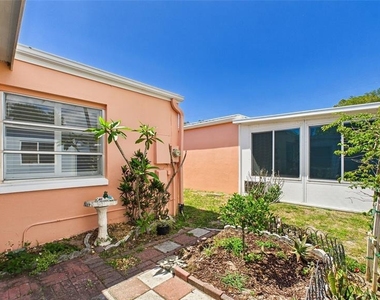 325 Sky Loch Drive W - Photo Thumbnail 26