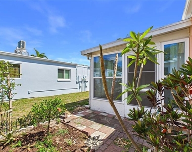 325 Sky Loch Drive W - Photo Thumbnail 25