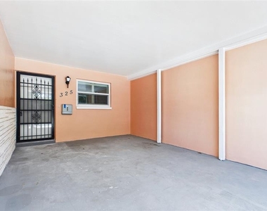 325 Sky Loch Drive W - Photo Thumbnail 4