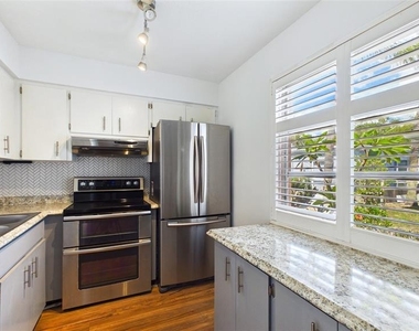 325 Sky Loch Drive W - Photo Thumbnail 12