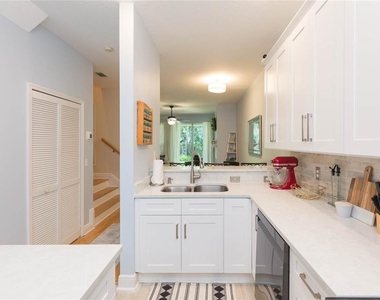 1050 Starkey Road - Photo Thumbnail 7