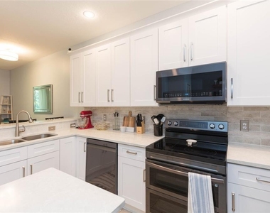 1050 Starkey Road - Photo Thumbnail 6