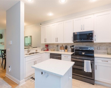 1050 Starkey Road - Photo Thumbnail 5