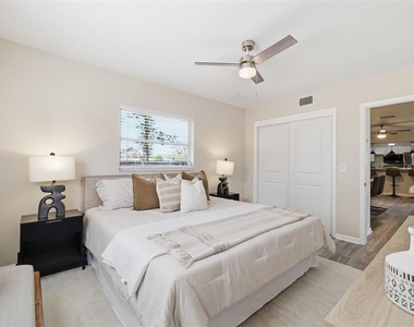 2327 W Knollwood Place - Photo Thumbnail 10