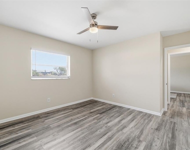2327 W Knollwood Place - Photo Thumbnail 24