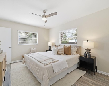 2327 W Knollwood Place - Photo Thumbnail 6
