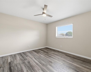 2327 W Knollwood Place - Photo Thumbnail 26