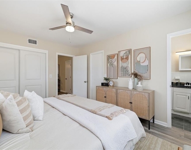 2327 W Knollwood Place - Photo Thumbnail 9
