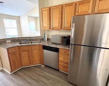 10446 Villa View Circle - Photo Thumbnail 3
