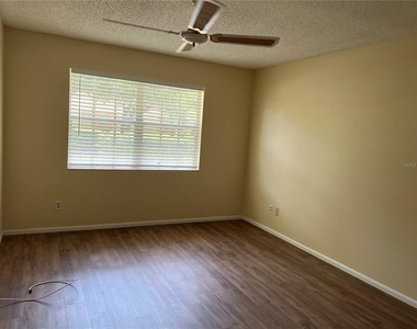 2225 Lark Circle W - Photo Thumbnail 6