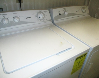 2225 Lark Circle W - Photo Thumbnail 14