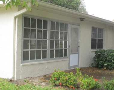 2225 Lark Circle W - Photo Thumbnail 12