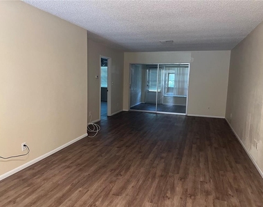 2225 Lark Circle W - Photo Thumbnail 2