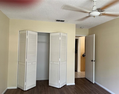 2225 Lark Circle W - Photo Thumbnail 7