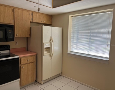 2225 Lark Circle W - Photo Thumbnail 4
