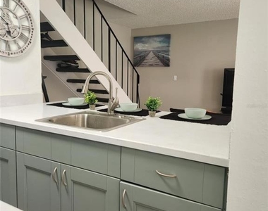 1833 Bough Avenue - Photo Thumbnail 4