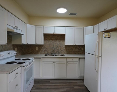 4431 78th Avenue N - Photo Thumbnail 6