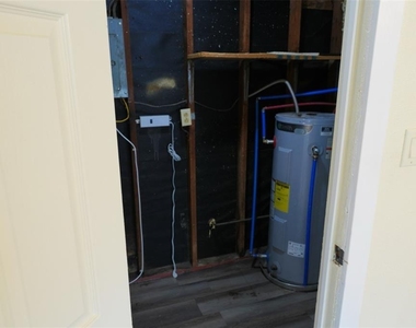 4431 78th Avenue N - Photo Thumbnail 13