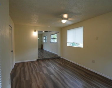 4431 78th Avenue N - Photo Thumbnail 8
