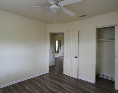 4431 78th Avenue N - Photo Thumbnail 16