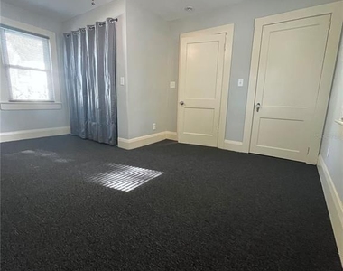 402 W Paris Street - Photo Thumbnail 4