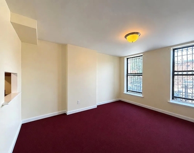 2Bed 1 Bath in Miller Avenue - Photo Thumbnail 3