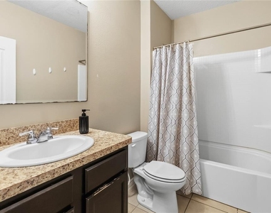 2318 Sequoia Way - Photo Thumbnail 16