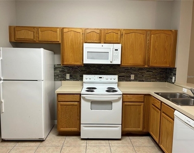 1705 Retreat Circle - Photo Thumbnail 7
