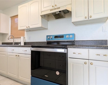 21298 Percy Avenue - Photo Thumbnail 13