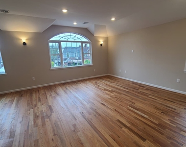 Spacious Apartment in Jamaica Queens - Photo Thumbnail 3