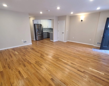 Spacious Apartment in Jamaica Queens - Photo Thumbnail 6