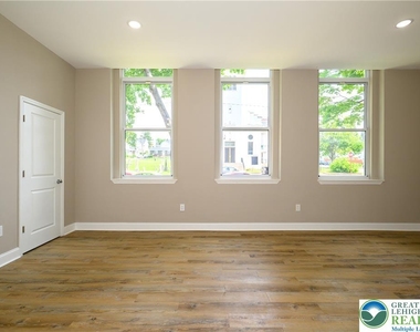 1012 2nd Street - Photo Thumbnail 16