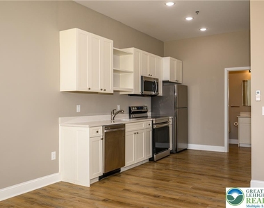 1012 2nd Street - Photo Thumbnail 10