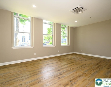 1012 2nd Street - Photo Thumbnail 15