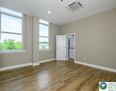 1012 2nd Street - Photo Thumbnail 21