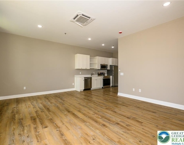 1012 2nd Street - Photo Thumbnail 13