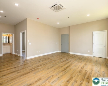 1012 2nd Street - Photo Thumbnail 14