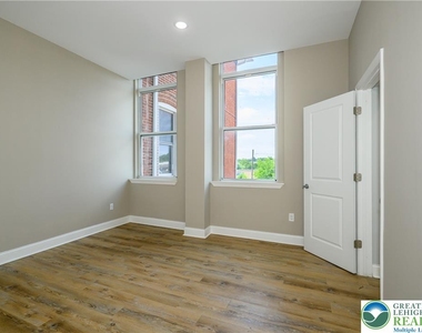 1012 2nd Street - Photo Thumbnail 20