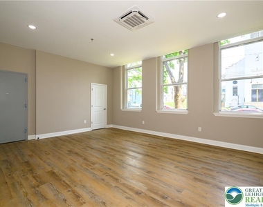 1012 2nd Street - Photo Thumbnail 17